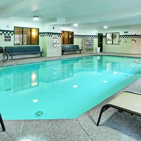 Phoenix Inn Suites Олбани Экстерьер фото