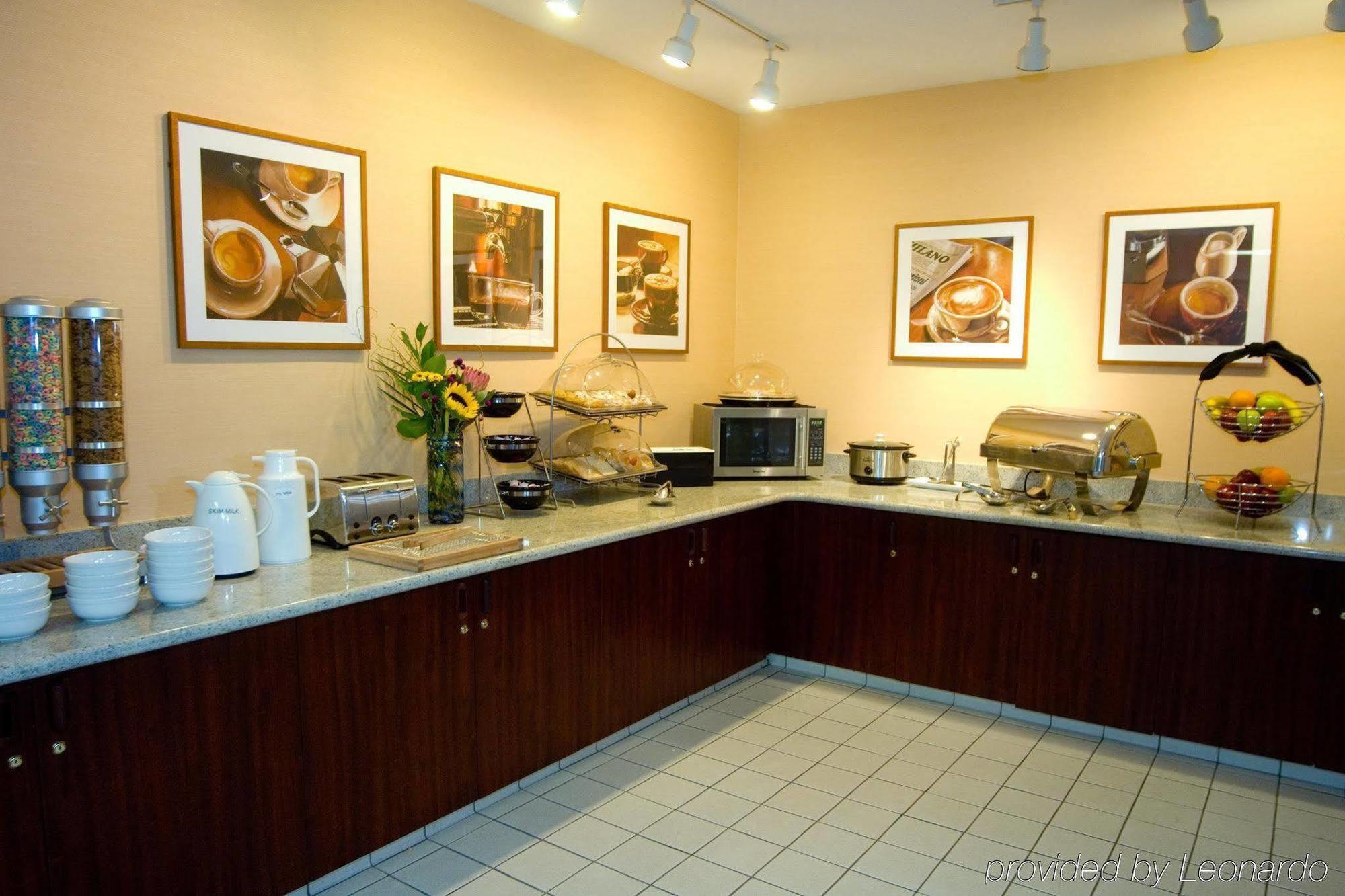 Phoenix Inn Suites Олбани Ресторан фото