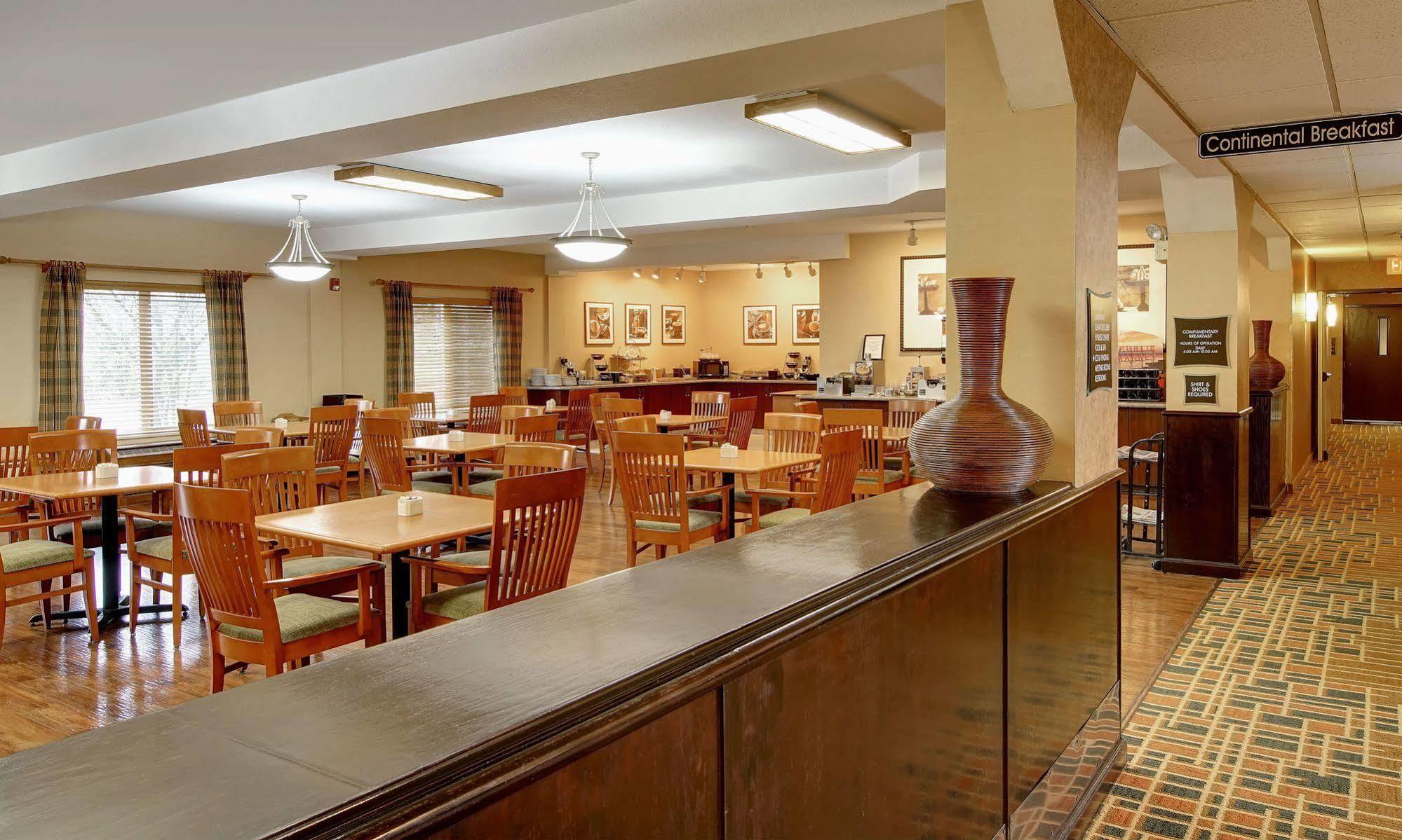 Phoenix Inn Suites Олбани Экстерьер фото